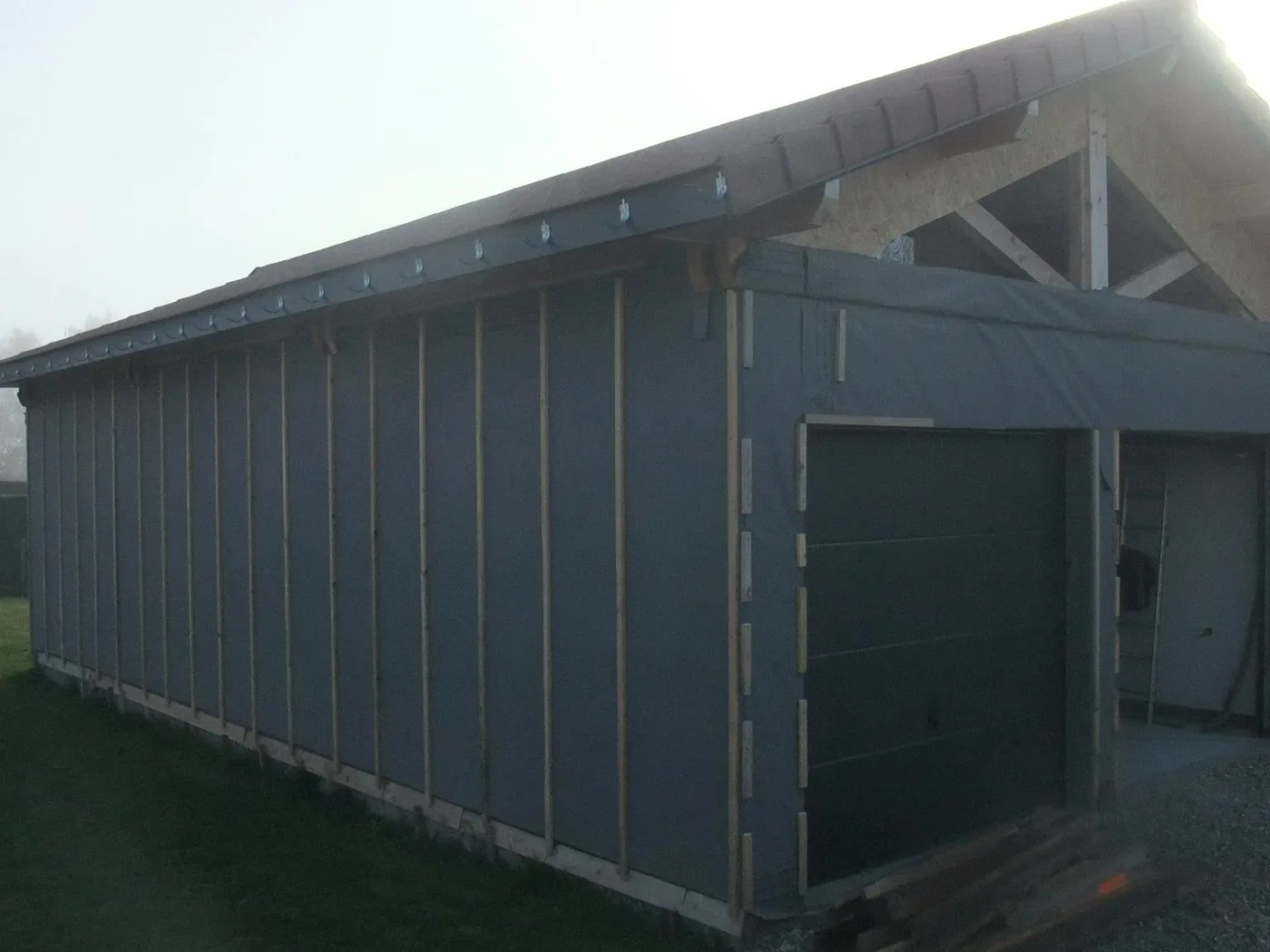 Bâtiment avec bardage extérieur