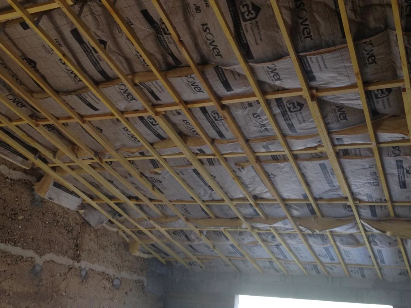 Isolation de plafond en laine de verre