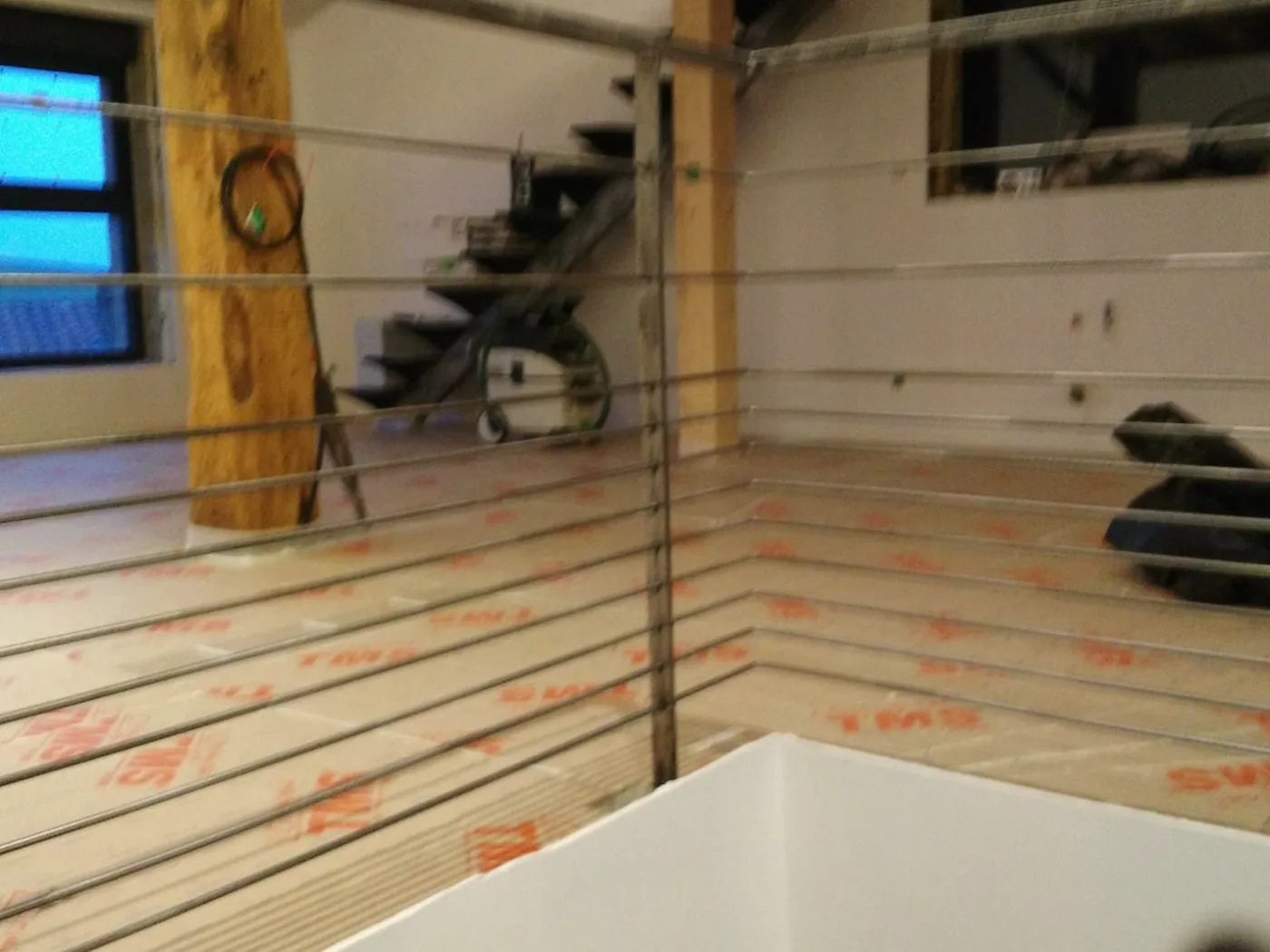 Pièce sous charpente, sol protégé pendant les travaux
